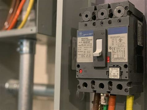 circuit breaker buzzing sound